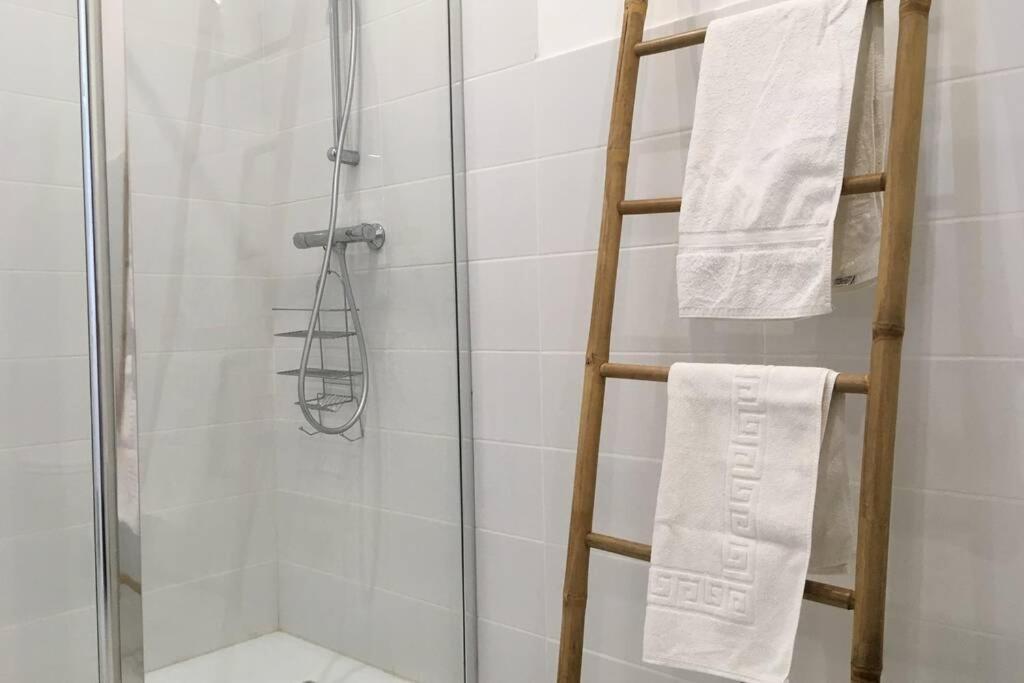 Appartement De 75 M2 Dans Maison Familiale Saint-Antonin-Noble-Val Exterior foto